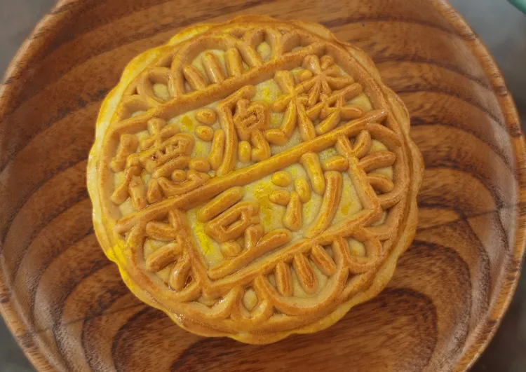 酥皮豆沙月饼，广式蓉沙类，口感细腻嫩滑