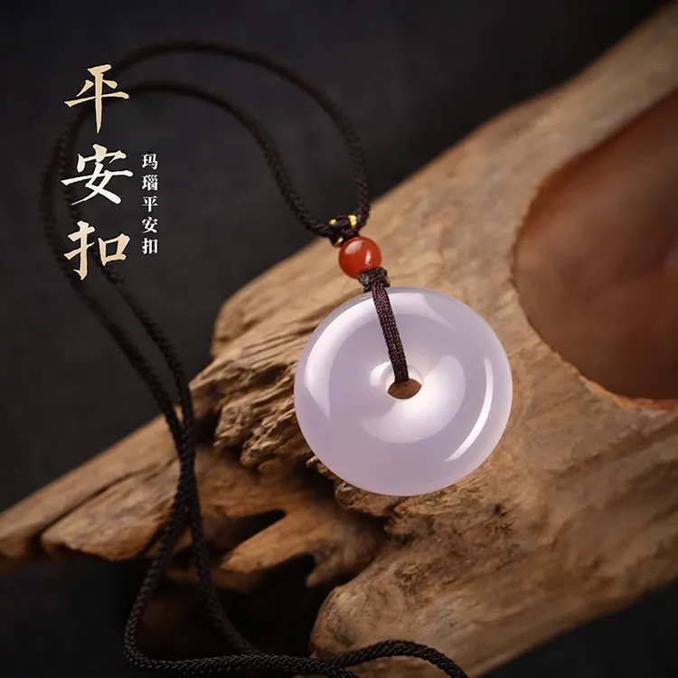 天然玛瑙平安扣吊坠女士项链新款2024爆款轻奢小众玉石锁骨链女