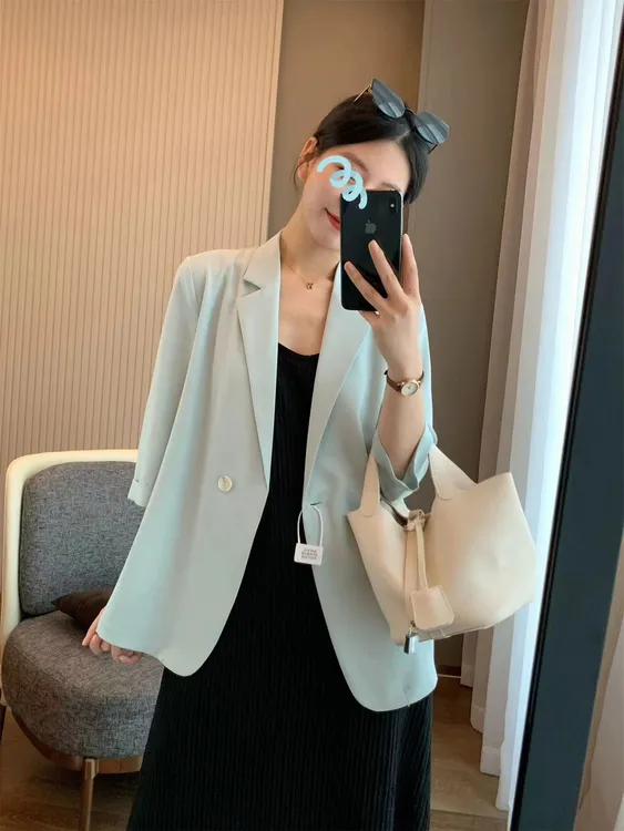 夏季新款经典一粒扣薄款垂感爽滑翻领中袖韩版西装外套女潮宽松版