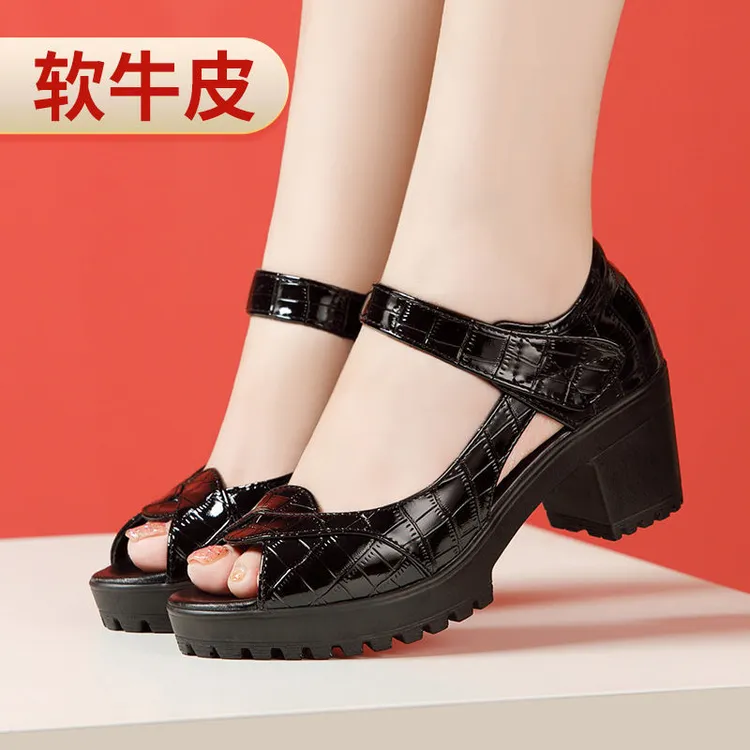 真皮时尚百搭软底凉鞋女夏季低跟防滑厚底鱼嘴粗跟镂空中跟妈妈鞋