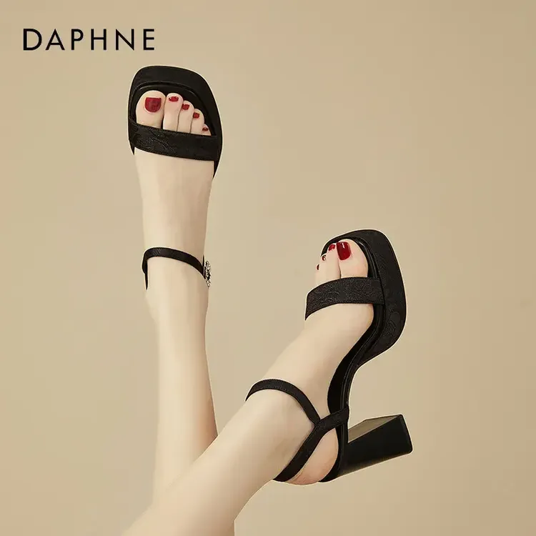 达芙妮厚底凉鞋女2024新款夏季防水台外穿粗跟鞋一字带国风高跟鞋