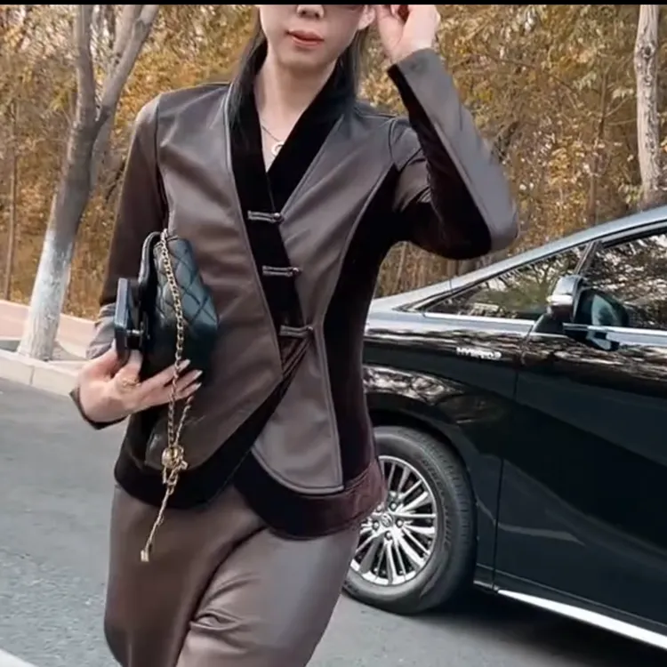 秋冬设计师潮修身流轻奢时尚气质百搭休闲显瘦长袖丝绒拼接皮上衣