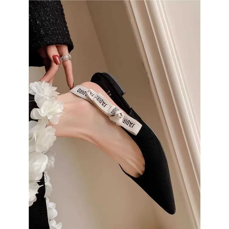 包头凉鞋女款2025新款夏季软皮尖头蝴蝶结平底后空小香风单鞋