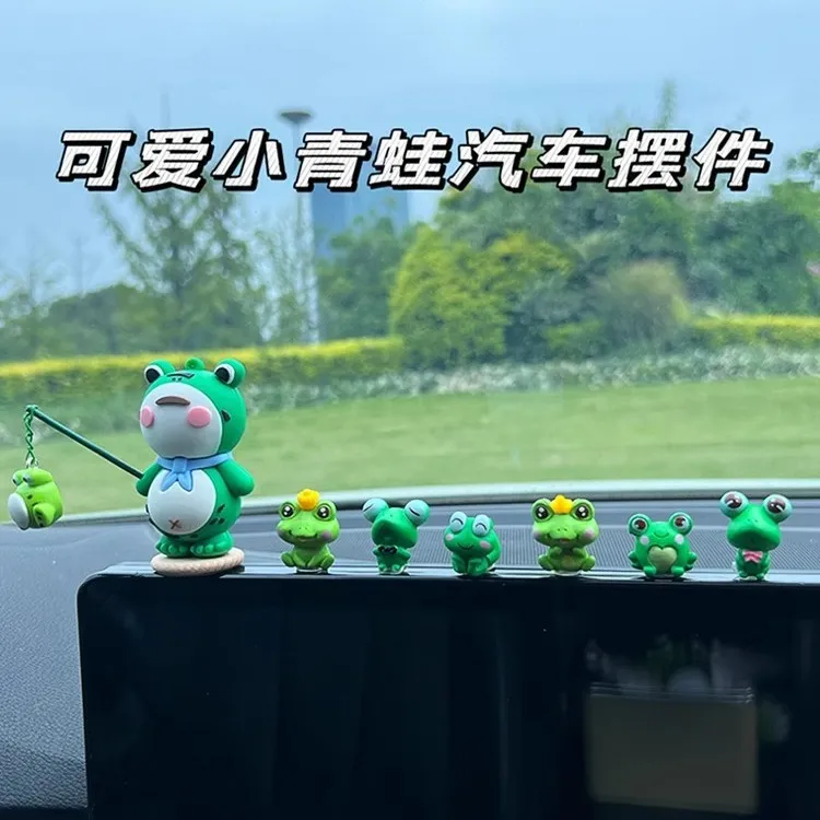 网红新款车内装饰品车载孤寡青蛙摆件汽车用品中控台可爱解压青蛙