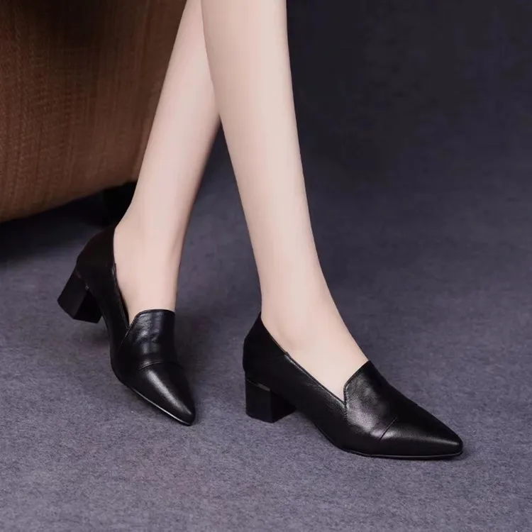 真皮中跟单鞋女2025春秋新款尖头粗跟软皮一脚蹬高级女士小皮鞋女