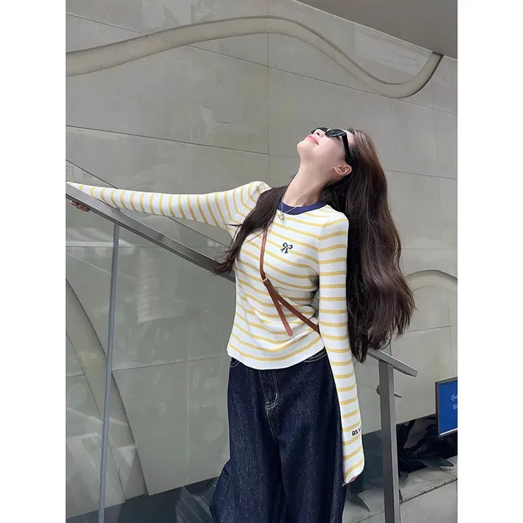 黄色条纹长袖针织打底衫女秋冬设计感修身内搭毛衣蝴蝶结撞色上衣