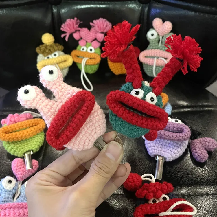 可爱卡通香肠嘴钥匙包个性丑萌手工编织电动车摩托车钥匙套壳挂件