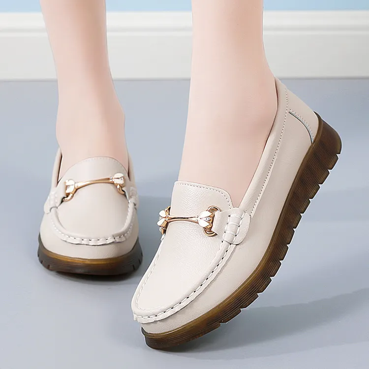 春秋新款大码百搭真皮软底休闲乐福豆豆鞋妈妈舒适平底防滑中老年