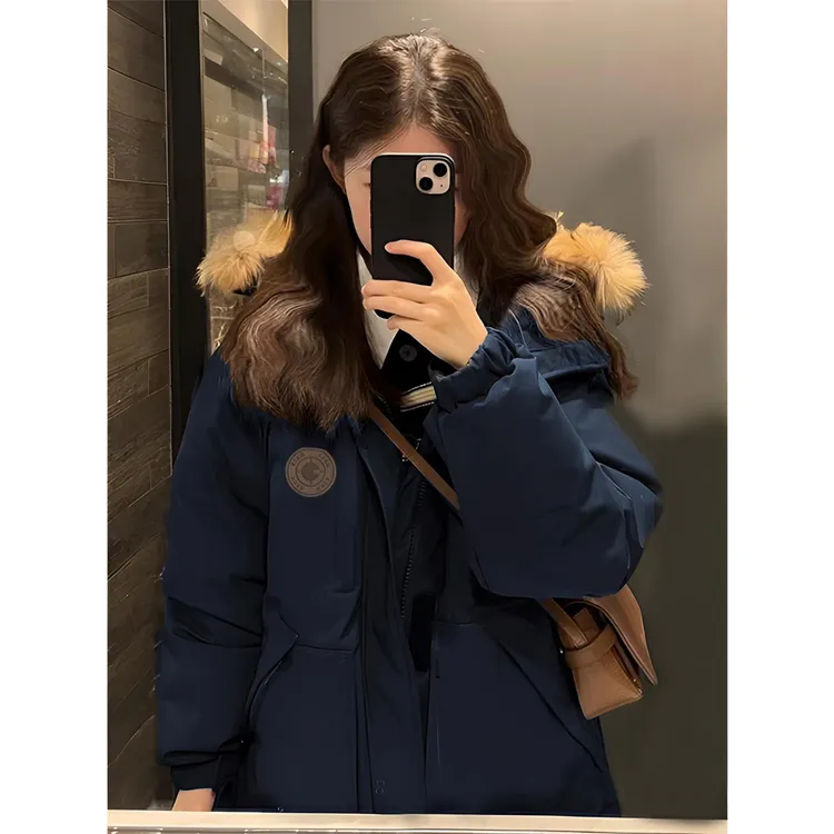 芙沿白鸭绒藏蓝色冬季羽绒服女爆款2025新款冬保暖情侣毛领派克服