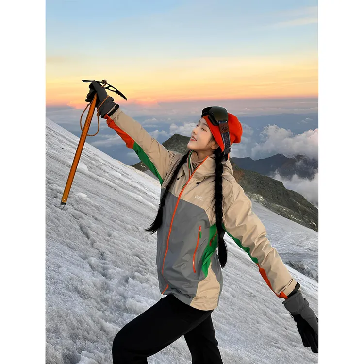 芙沿山系美式冲锋衣外套女春秋新款三合一内胆户外情侣登山滑雪服