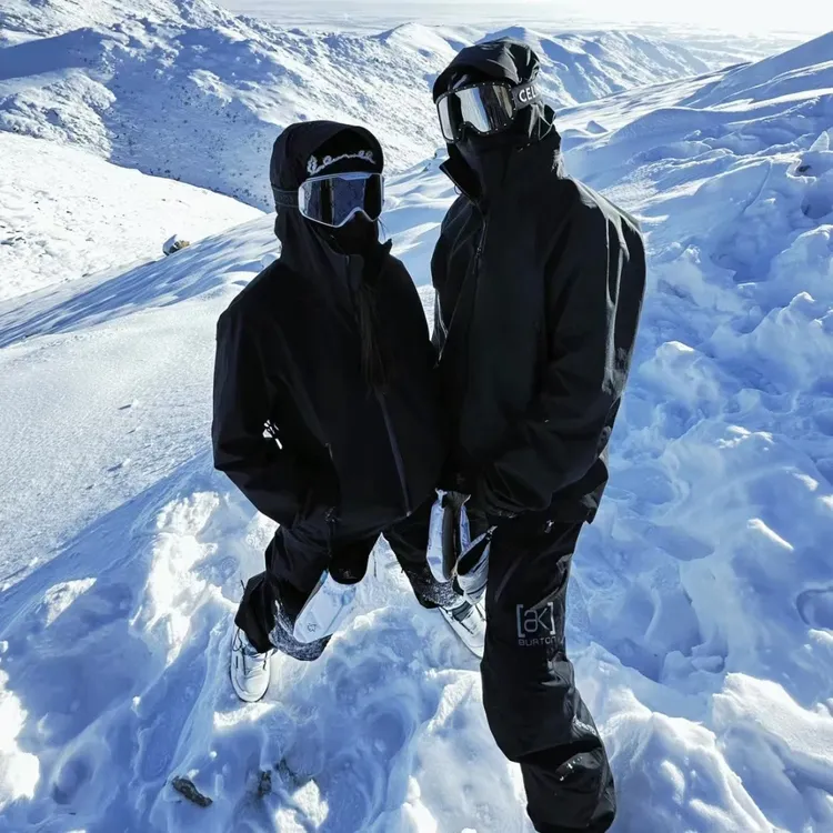 运动鸟家硬壳冲锋衣户外暴雨级防水防风登山外套男女透气情侣
