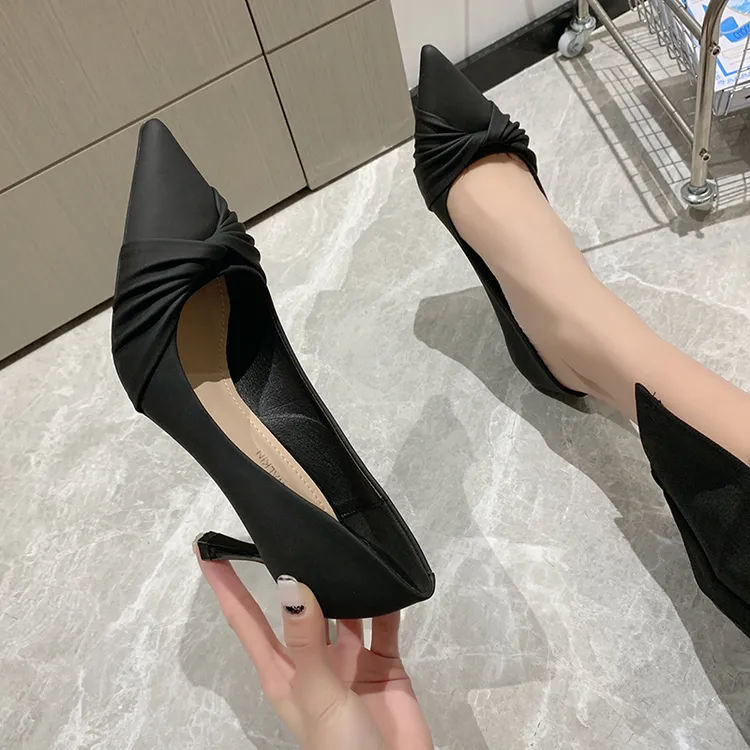 软皮不磨脚高跟鞋女2025新款网红爆款单鞋百搭细跟职业尖头工作鞋