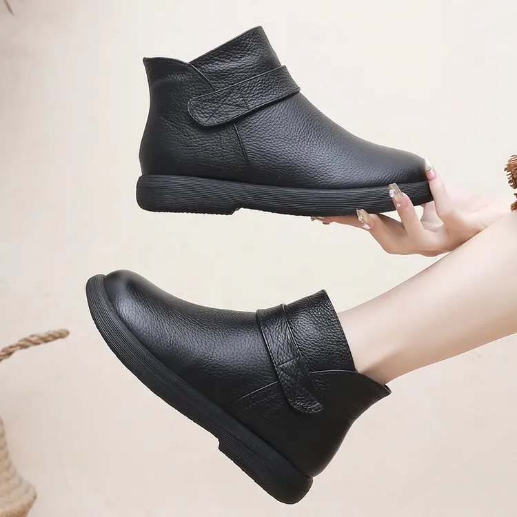 冬季真皮加厚羊毛妈妈鞋防水防滑加绒保暖中老年女棉鞋软底女短靴