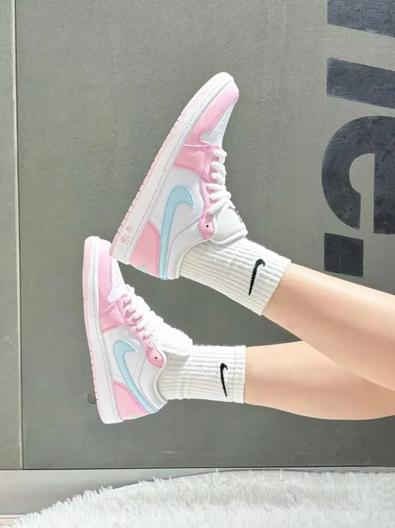 NIKE/耐克 AirJordan1草莓冰淇淋猫爪情人节男女低帮复古运动板鞋