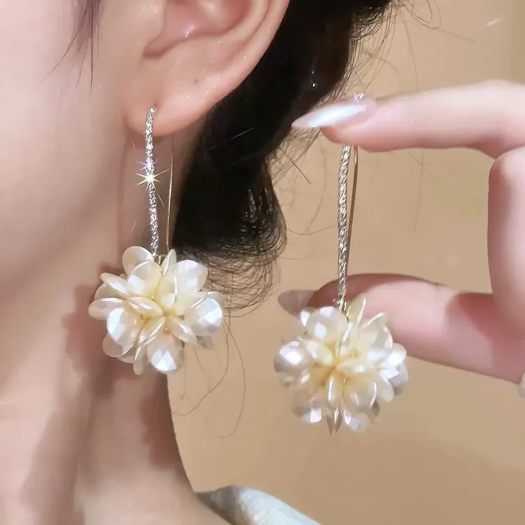 合金耳饰 气质绣球花朵耳环百搭小众简约精致温柔设计感时尚耳钉