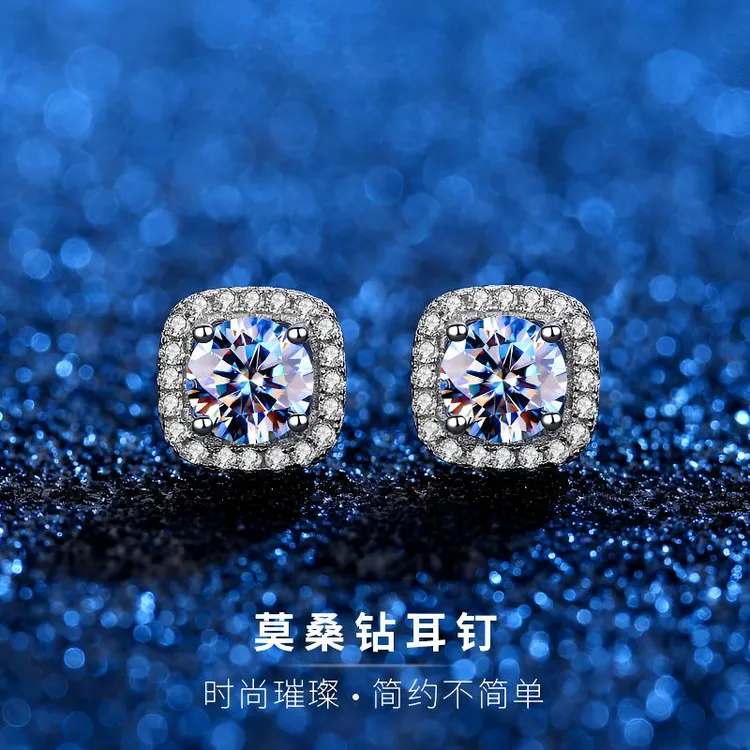 925银耳饰 S925银针高定耳饰方糖1.5克拉经典百搭气质银耳扣时尚