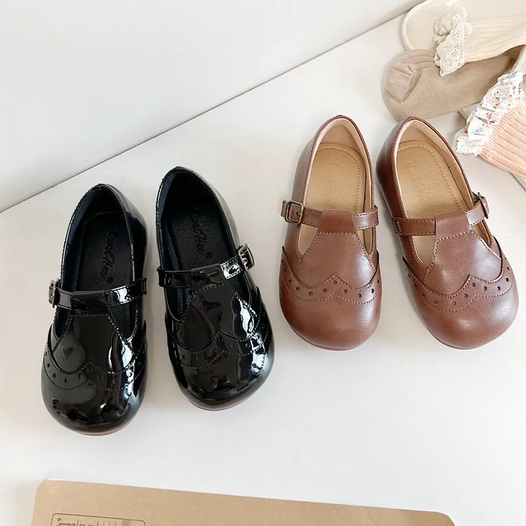 K24368韩国童鞋2024新款森系复古女童软底皮鞋缕空丁字公主鞋潮