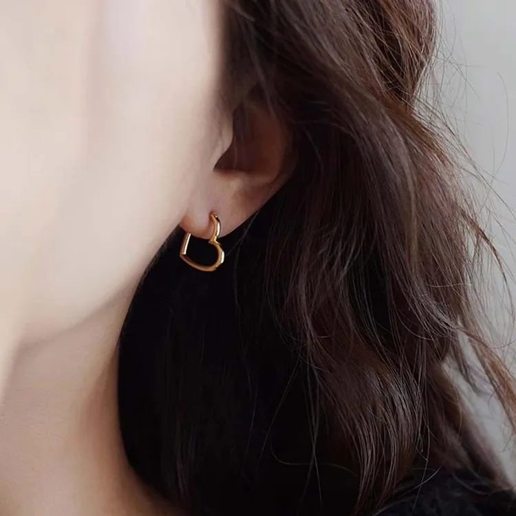 铜合金耳饰 韩系简约爱心耳环女小众设计ins冷淡风百搭高级感耳钉