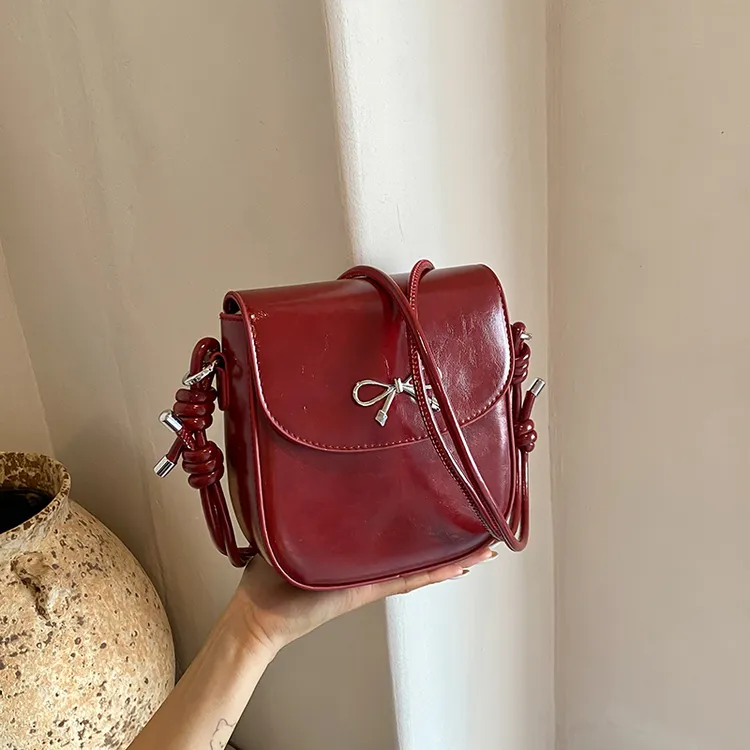 PARACVTOU/帕卡图高级质感简约小包包女时尚红色复古百搭斜挎包