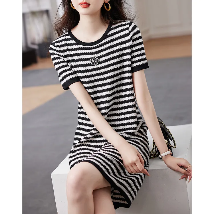 dme德·玛纳冰丝连衣裙夏季新款套头微弹条纹撞色针织连衣裙42303