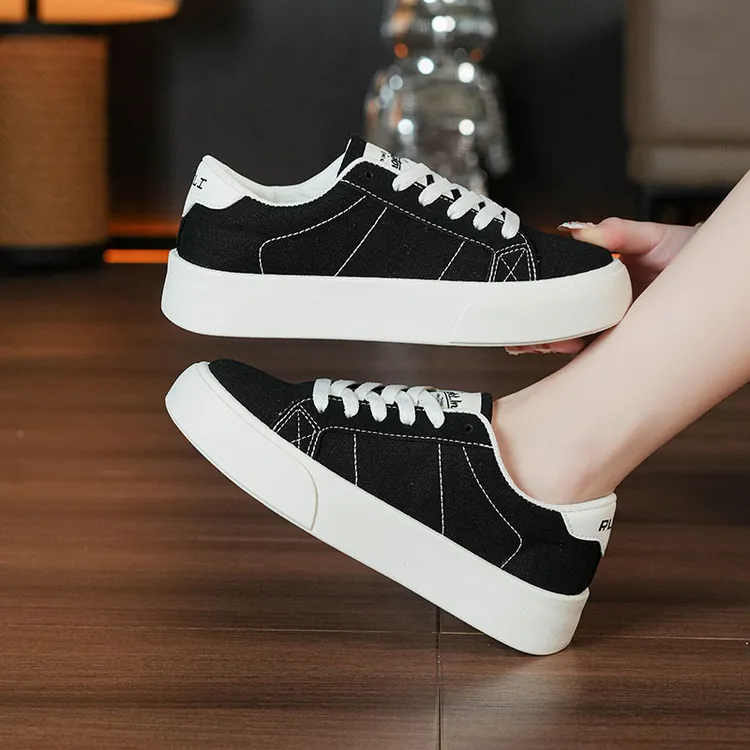 秋季小白鞋女2025新款学生校鞋软底上班女鞋百搭休闲板鞋平底鞋子