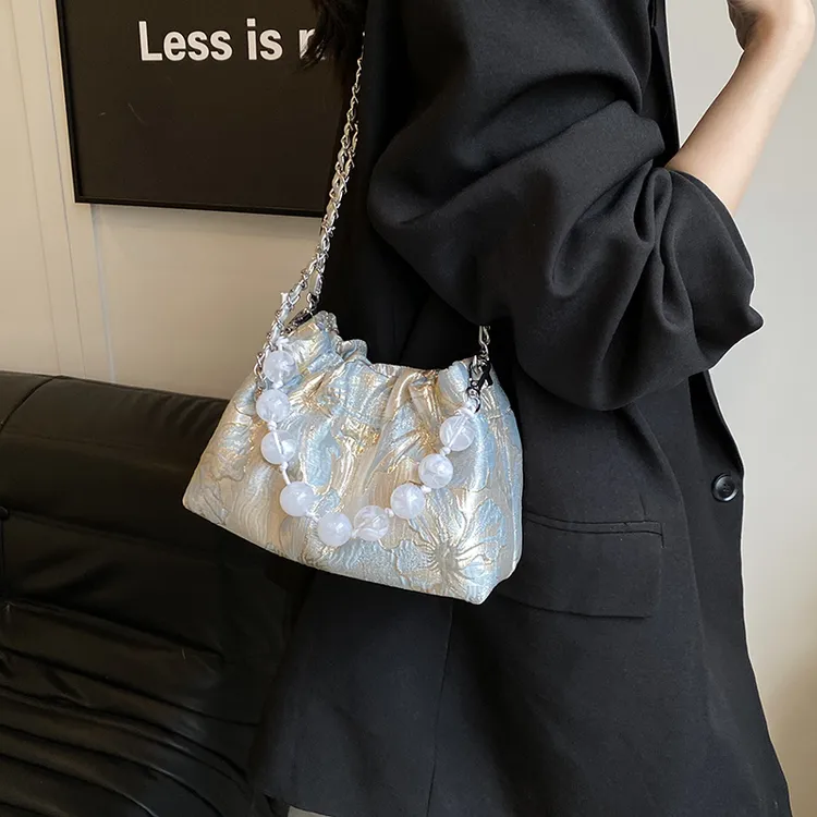 时尚百搭夏季小众单肩褶皱云朵包网红刺绣国风珠子轻奢小包包