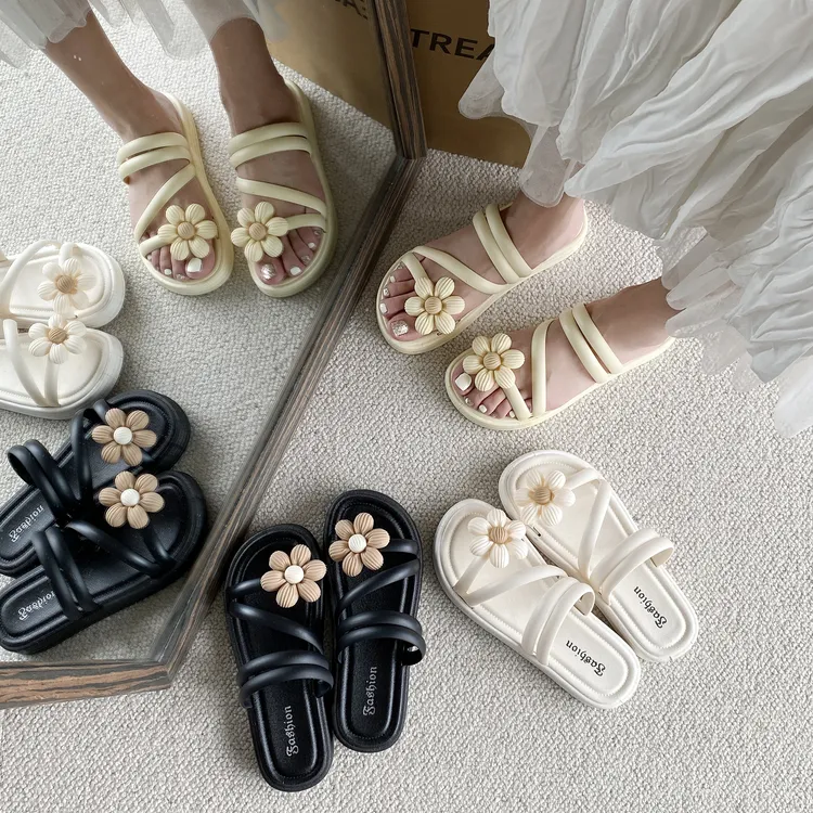 沙滩拖鞋女网红夏季外穿海边度假配裙子2025新款仙女爆款凉拖鞋夏