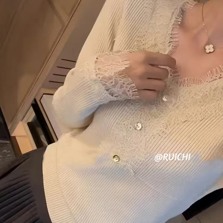 法式高级感2025秋冬新款蕾丝拼接V领显瘦气质套头针织衫上衣女