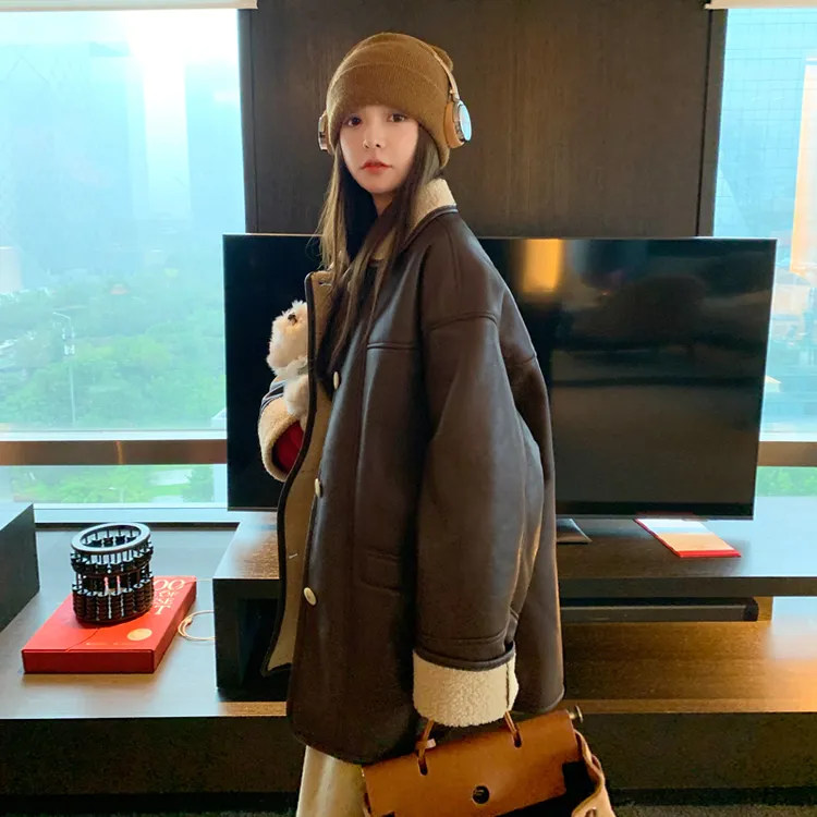 今年流行皮毛一体外套女冬季2025新款高级感小个子加绒加厚短上衣