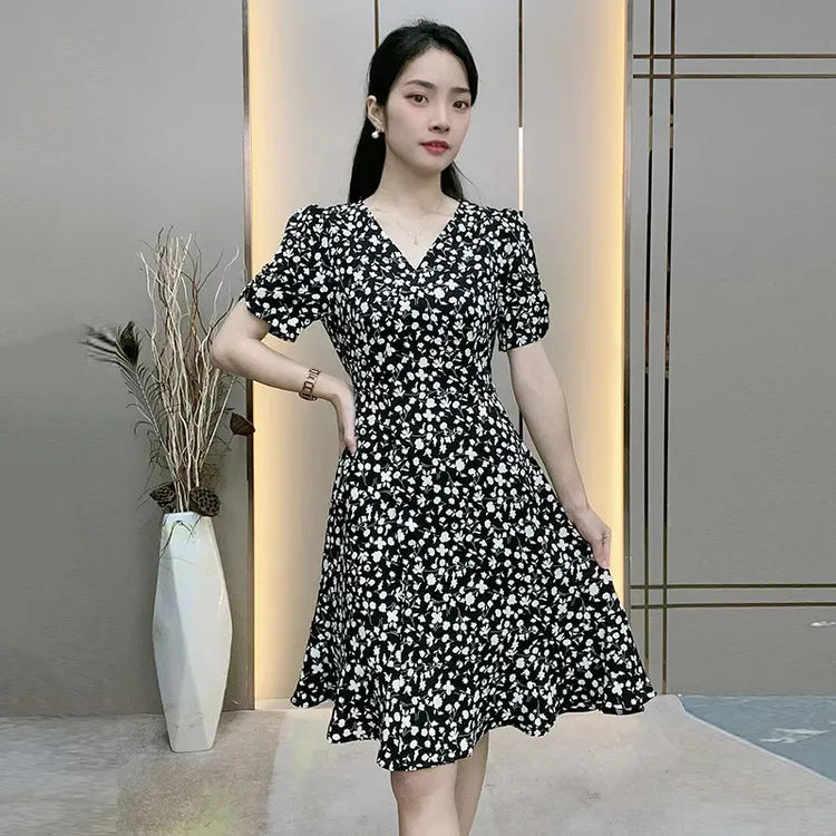 反季清仓小个子碎花连衣裙女气质时尚裙子春夏超显瘦中长裙中长款