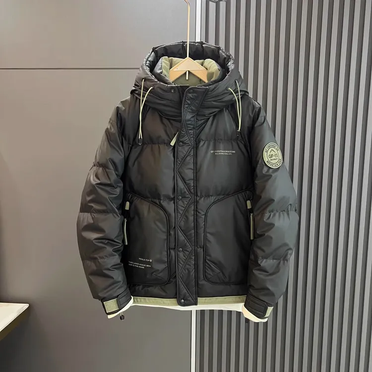 卓伊纳比免洗加厚亮面连帽羽绒服男士休闲百搭保暖男士新款外套