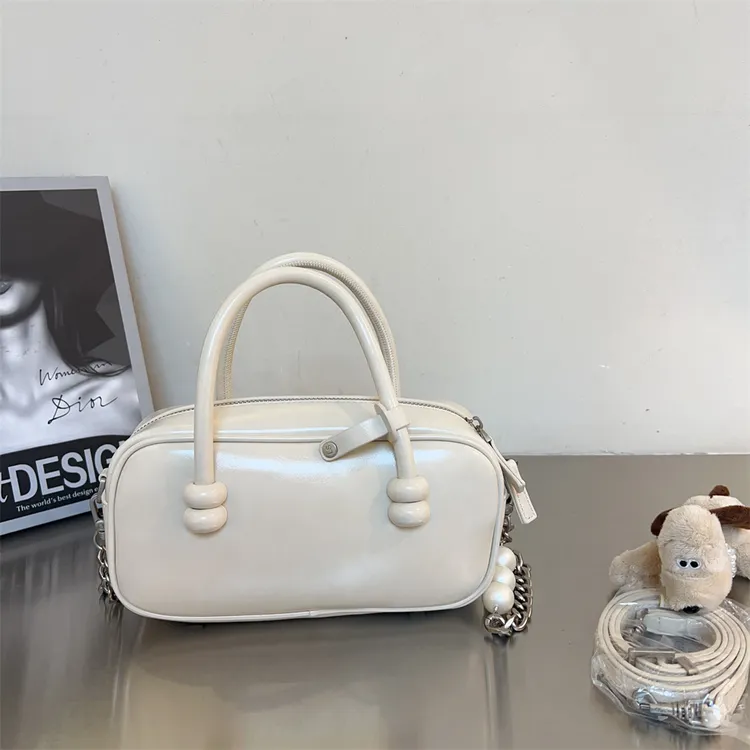 2024早春新款ins时尚潮流保龄球波士顿女娃娃挂件单肩斜挎枕头包