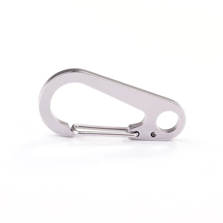 优质银色钥匙扣 户外背包快挂扣 多功能登山扣新式手扣材质轻便