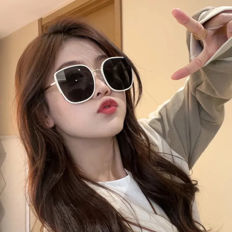 百搭墨镜女款2025新款防晒防紫外线高级感显脸小防晒白色太阳眼镜