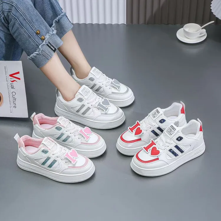 学生网红爆款小桃心小白鞋女2025新款百搭学生可爱仙女风休闲鞋女