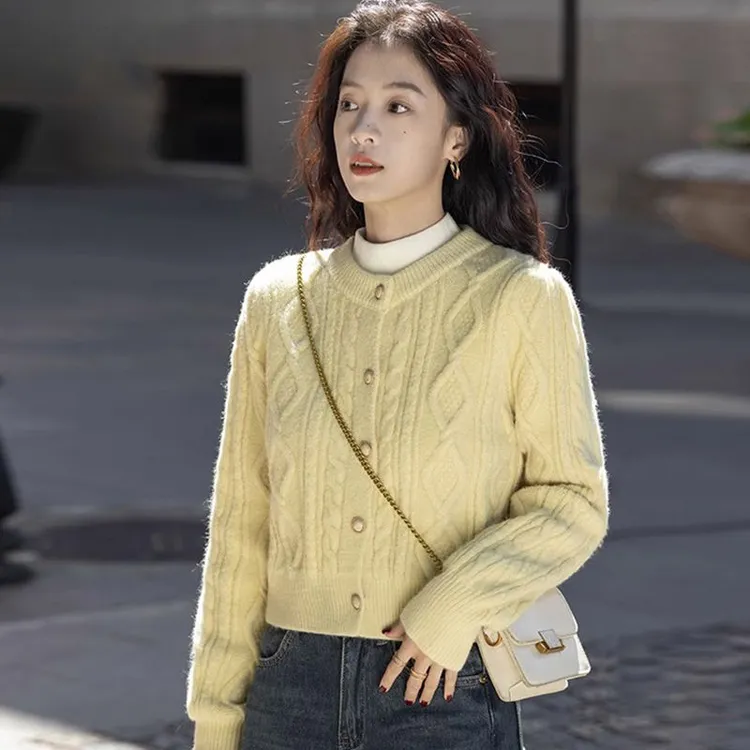 温柔慵懒风短款麻花圆领长袖毛衣女秋冬外穿美拉德风针织开衫外套