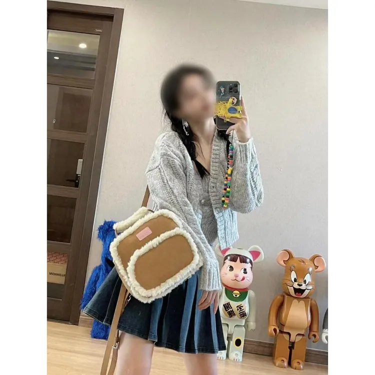 韩版小众设计包包女2024新款秋冬时尚毛绒双肩包通勤斜挎包毛毛包