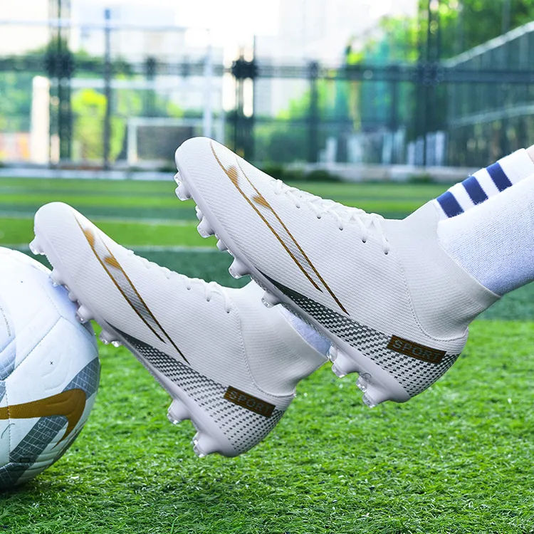 足球鞋8-16岁学生防滑高帮男女成人碎长钉专业青少年比赛训练球鞋