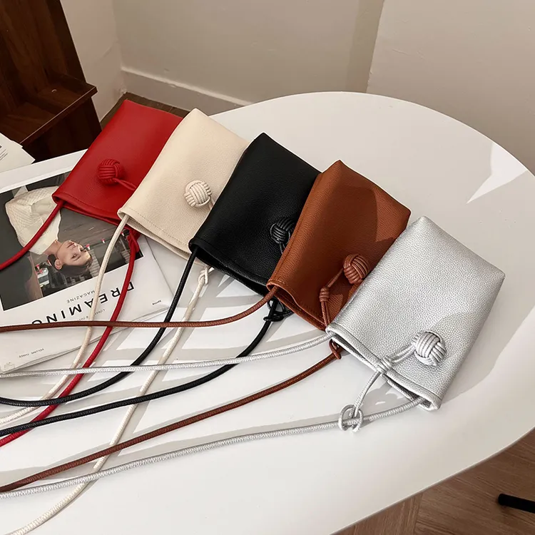 2024韩版真皮小众质感手机包ins休闲斜挎小包简约百搭迷你手机包