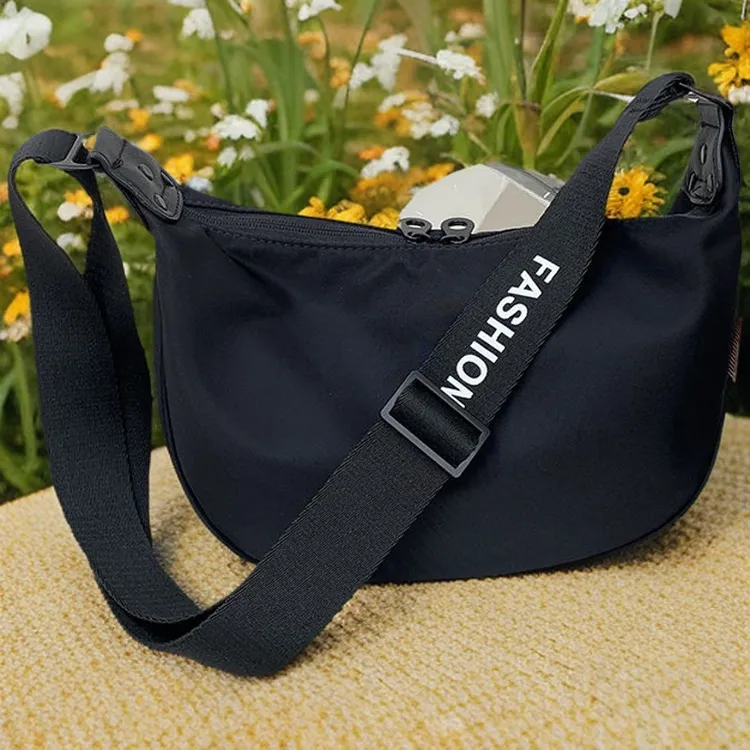 防泼水牛津布帆布单肩斜挎包运动休闲饺子包包女斜挎小包女士通勤