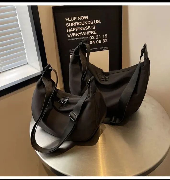 网红复古小众休闲斜挎包饺子包运动秋简约百搭单肩包书包高智淡人