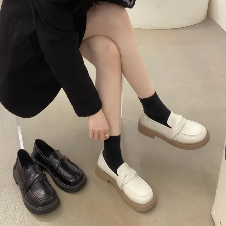 贾不假小皮鞋女2025夏季新款超火时尚百搭复古黑色学生厚底乐福鞋