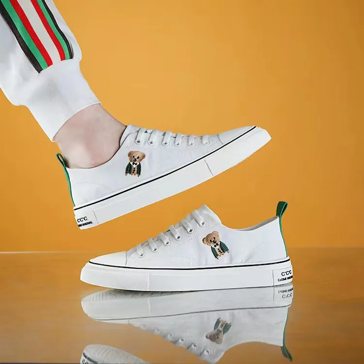 冰丝布鞋男时尚板鞋2025春秋季小白鞋透气休闲鞋百搭低帮刺绣潮鞋