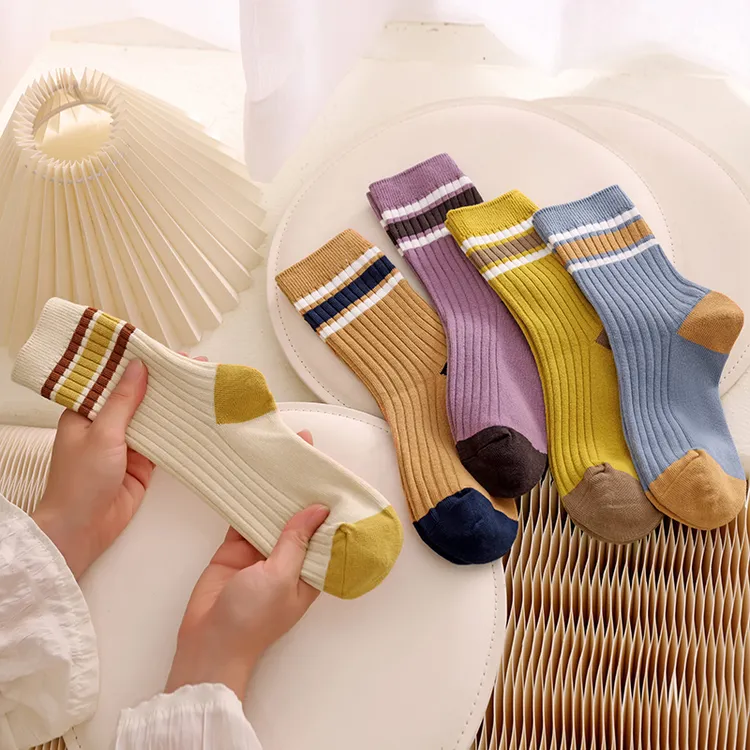 星动袜子女四季款中筒袜学生女袜吸汗透气四季百搭条纹学院风棉袜