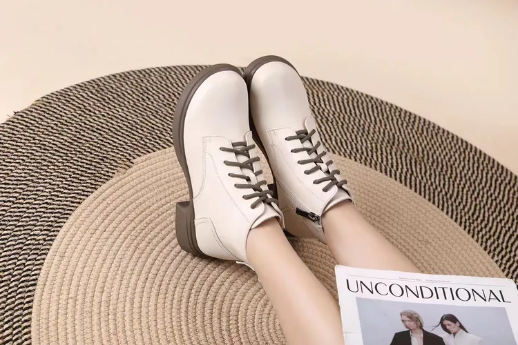 英伦风马丁靴女粗跟圆头系带百搭加绒短靴秋冬时尚靴子