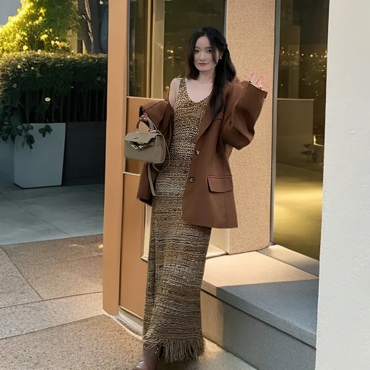 大码梨形身材针织连衣裙女秋季设计感流苏吊带裙胖MM遮肚显瘦裙子