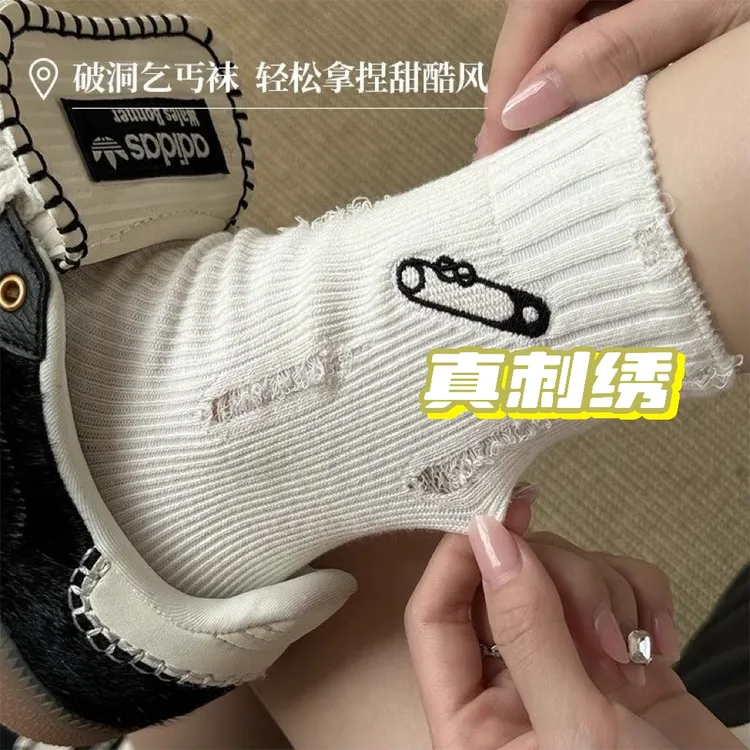 别针破洞刺绣复古女白色中筒袜春秋季夏日网红款个性潮流运动长袜