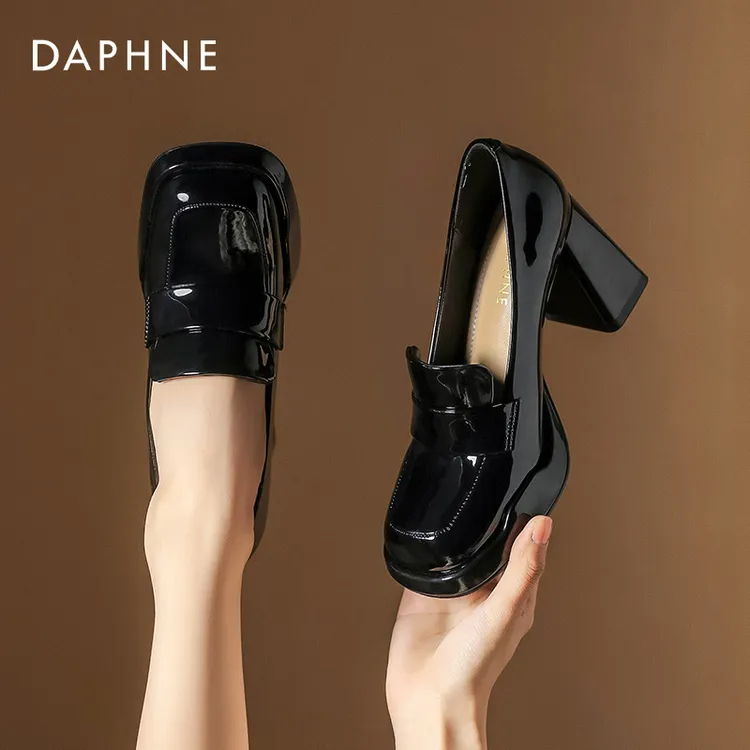 达芙妮方根高跟鞋女士漆皮方头皮鞋秋季2025新款粗跟乐福鞋子单鞋
