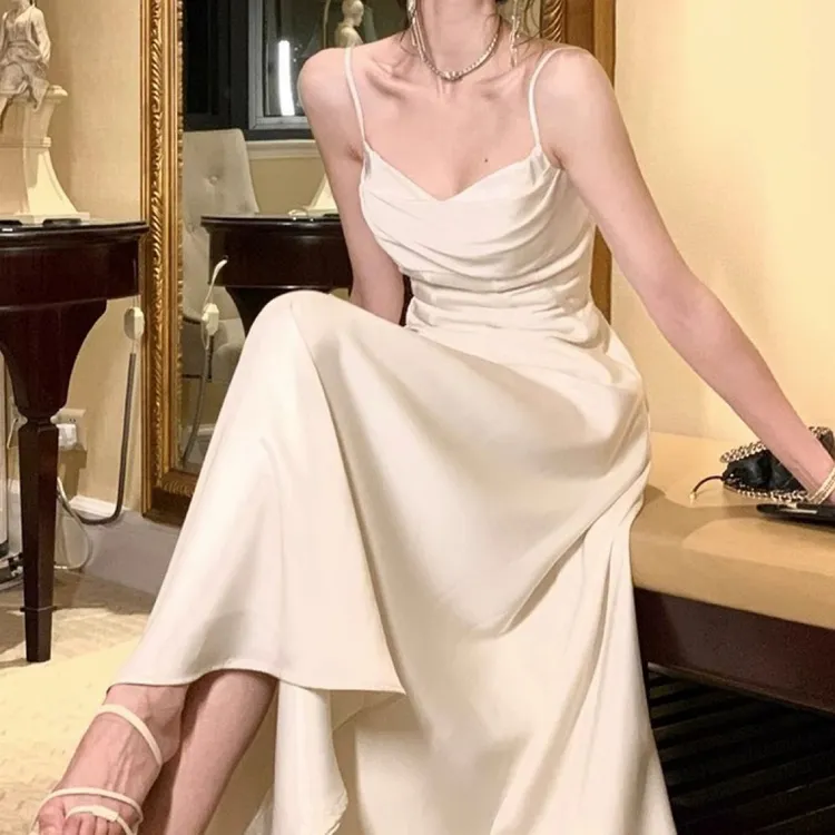 赫本风白月光酒会晚宴生日小礼服缎面吊带连衣裙