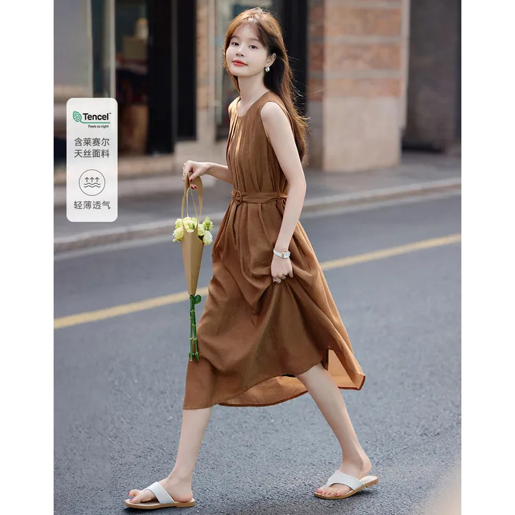 沫晗依美2025夏季新款高级感气场系带收腰圆领压褶A字连衣裙A050